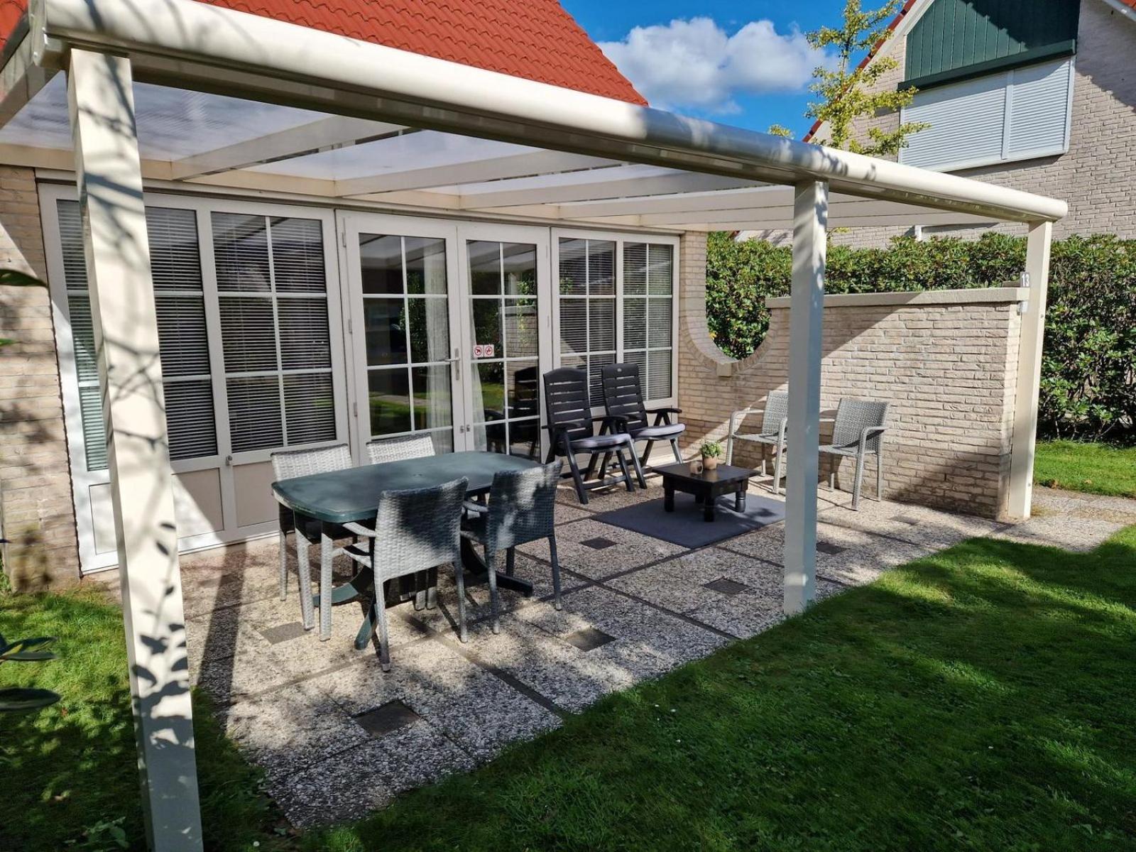 Bungalow - 6 Personen Gelegen In De Nabije Omgeving Van Avonturenpark Hellendoorn En De Prachtige Sallandse Heuvelrug En Eelerberg Exterior photo